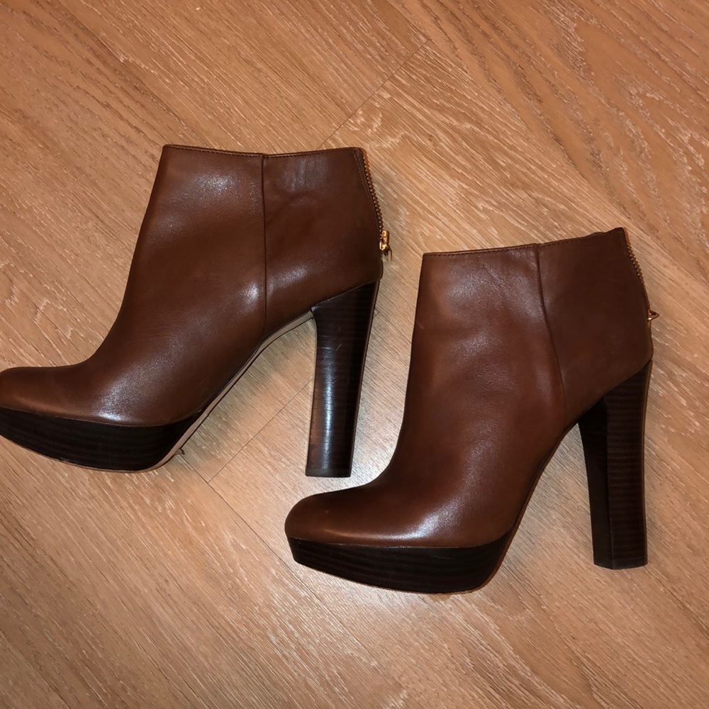 Like new Micheal Kors ankle booties!